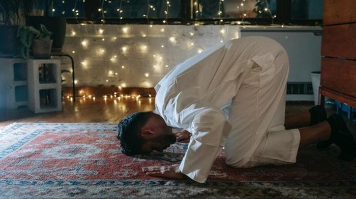 Tata Cara Sholat Wajib Lengkap Untuk Pemula Beserta Bacaan
