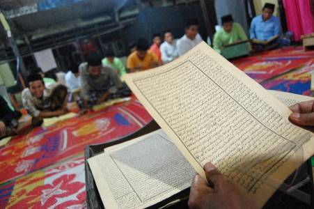 Membahas Lebih Dalam Mengenai Air Suci Yang Mensucikan (Tohir Mutohir)